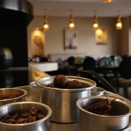 Safir Fintas Hotel Kuwait Koeweit Buitenkant foto A coffee tasting session