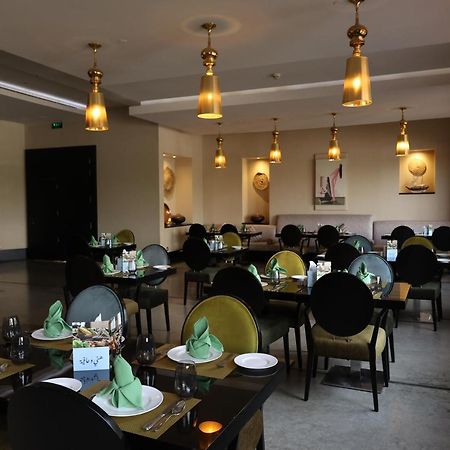 Safir Fintas Hotel Kuwait Koeweit Buitenkant foto Restaurant in Kigali