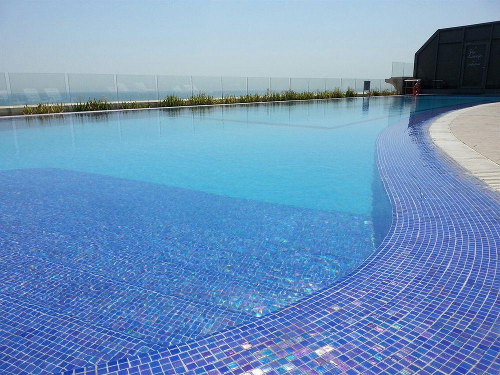 Safir Fintas Hotel Kuwait Koeweit Buitenkant foto Infinity pool at the Ritz-Carlton, Sharm El Sheikh
