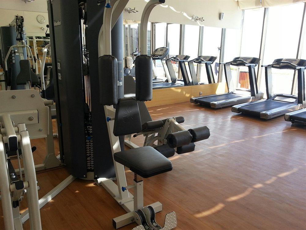 Safir Fintas Hotel Kuwait Koeweit Buitenkant foto The gym at the University of Roehampton