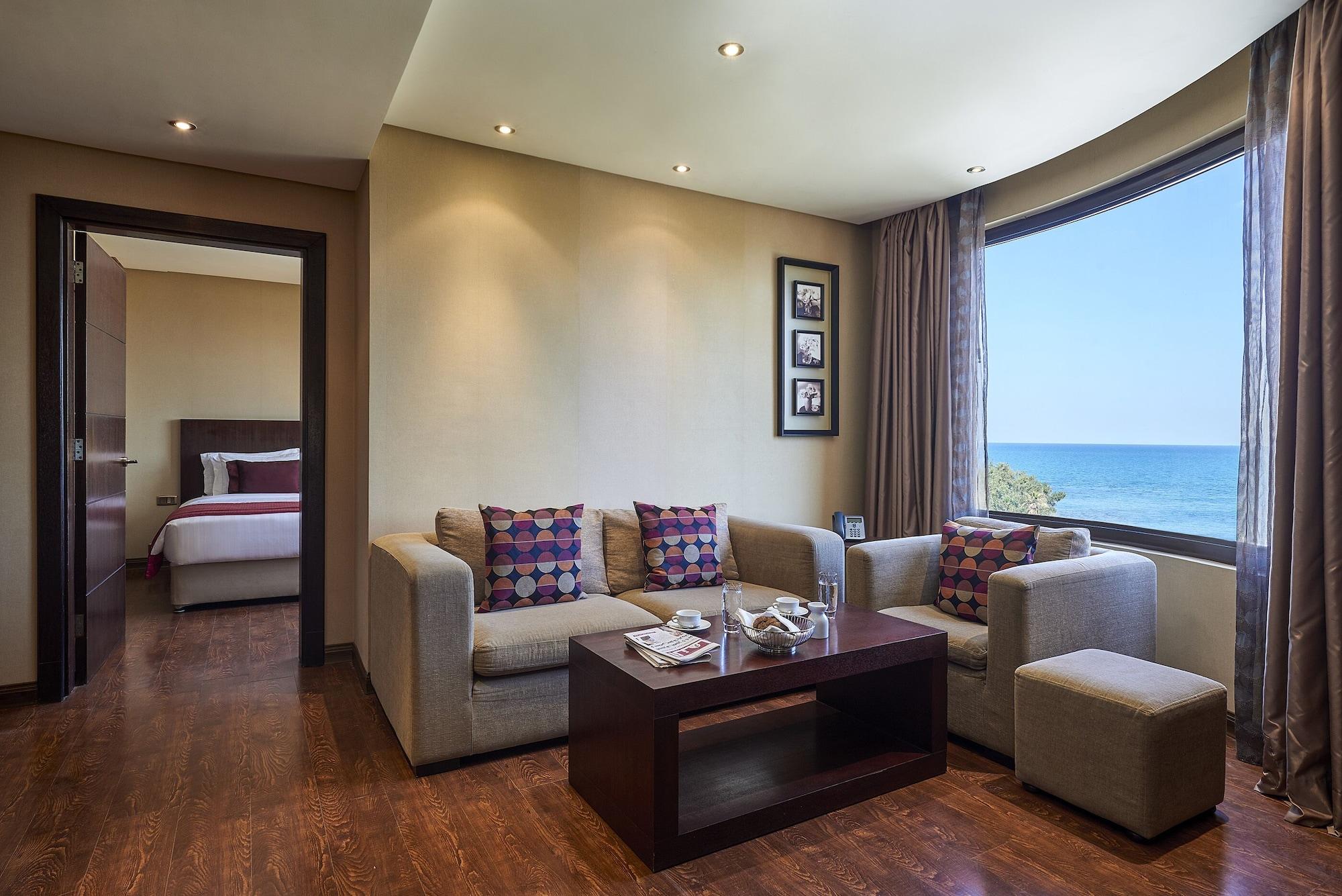 Safir Fintas Hotel Kuwait Koeweit Buitenkant foto Suite at the Hilton Alexandria Golf Resort