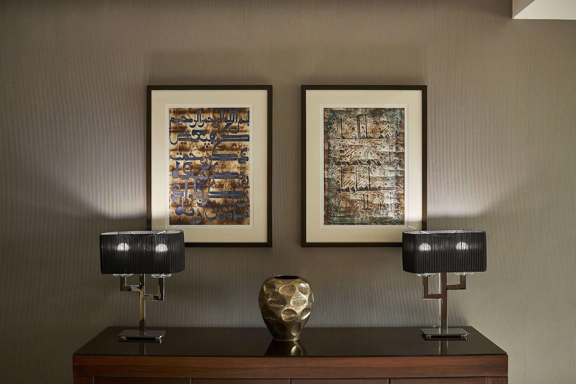 Safir Fintas Hotel Kuwait Koeweit Buitenkant foto A pair of paintings by the artist