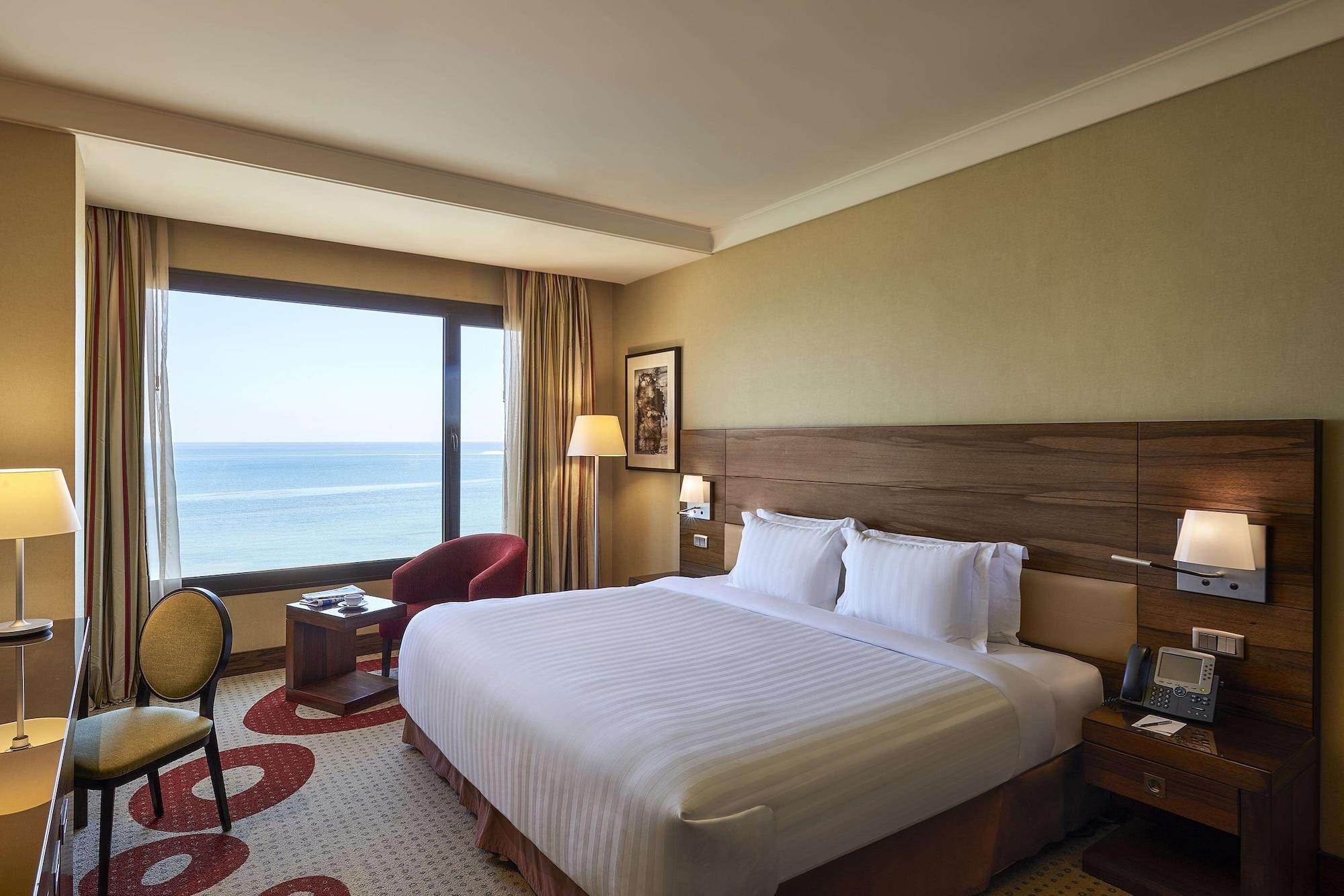 Safir Fintas Hotel Kuwait Koeweit Buitenkant foto A room at the hotel