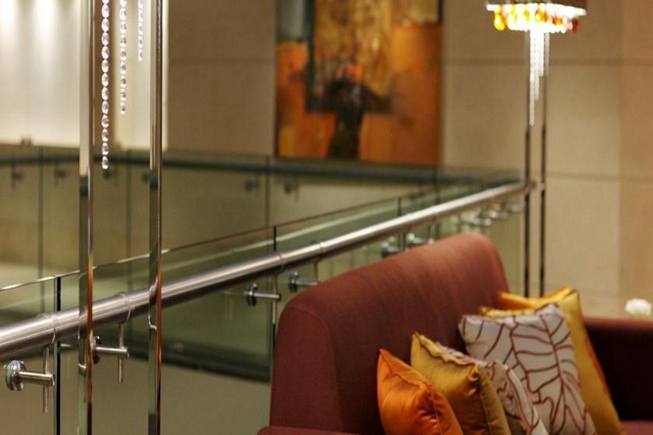 Safir Fintas Hotel Kuwait Koeweit Buitenkant foto The interior of the hotel