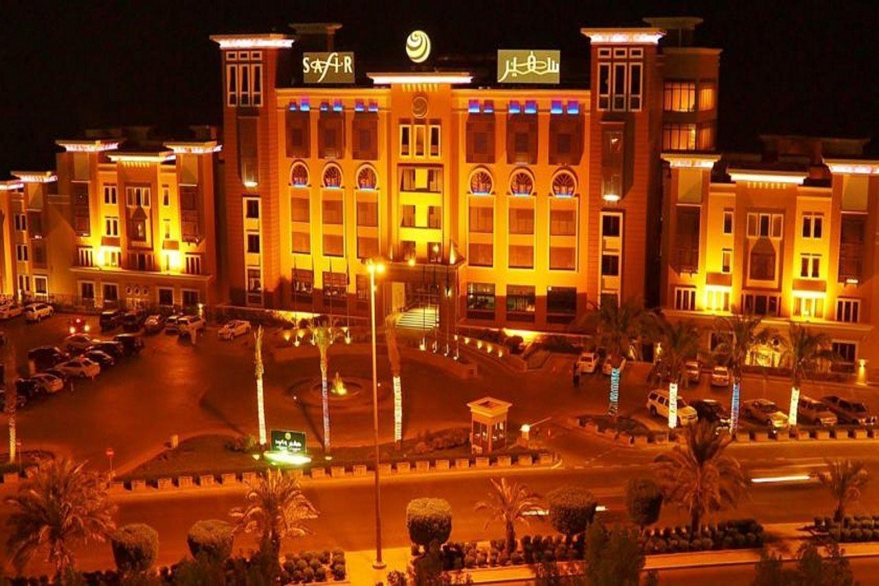 Safir Fintas Hotel Kuwait Koeweit Buitenkant foto The station at night