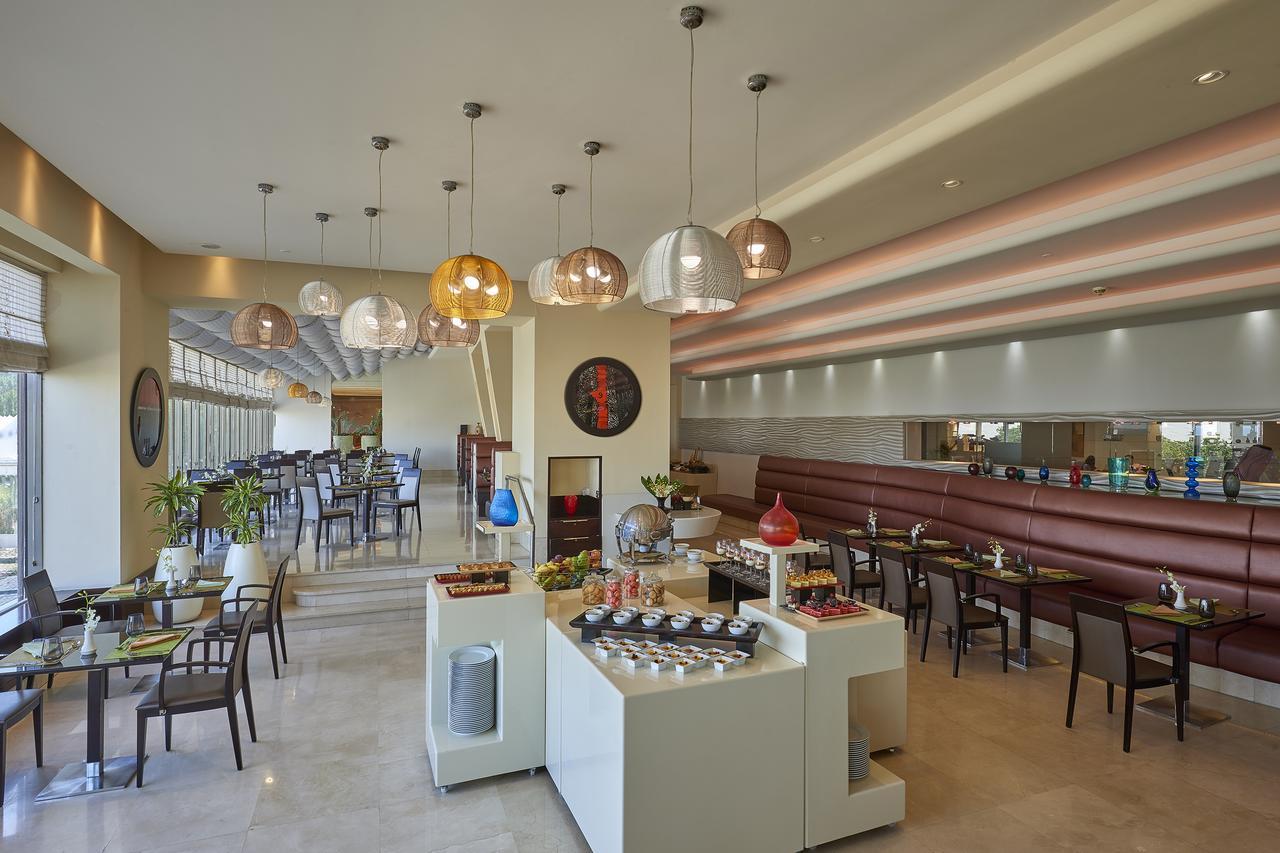 Safir Fintas Hotel Kuwait Koeweit Buitenkant foto The restaurant