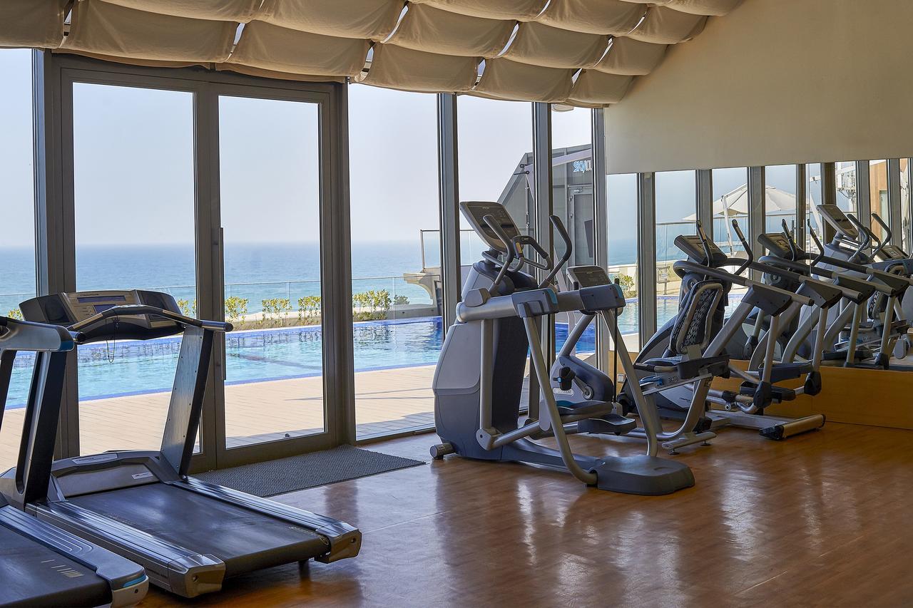 Safir Fintas Hotel Kuwait Koeweit Buitenkant foto The gym at the hotel