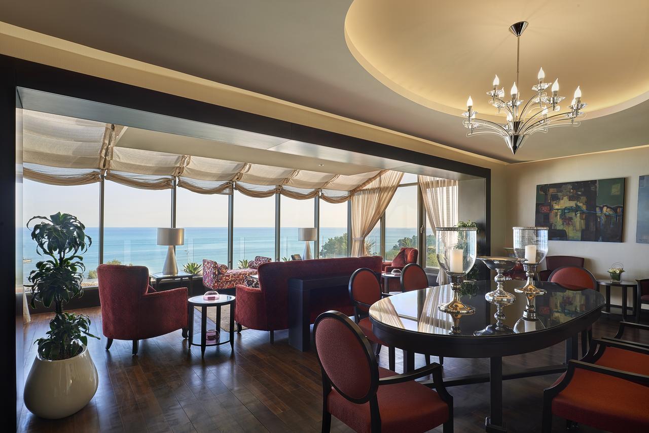 Safir Fintas Hotel Kuwait Koeweit Buitenkant foto The Club Lounge at the Four Seasons Hotel, Istanbul