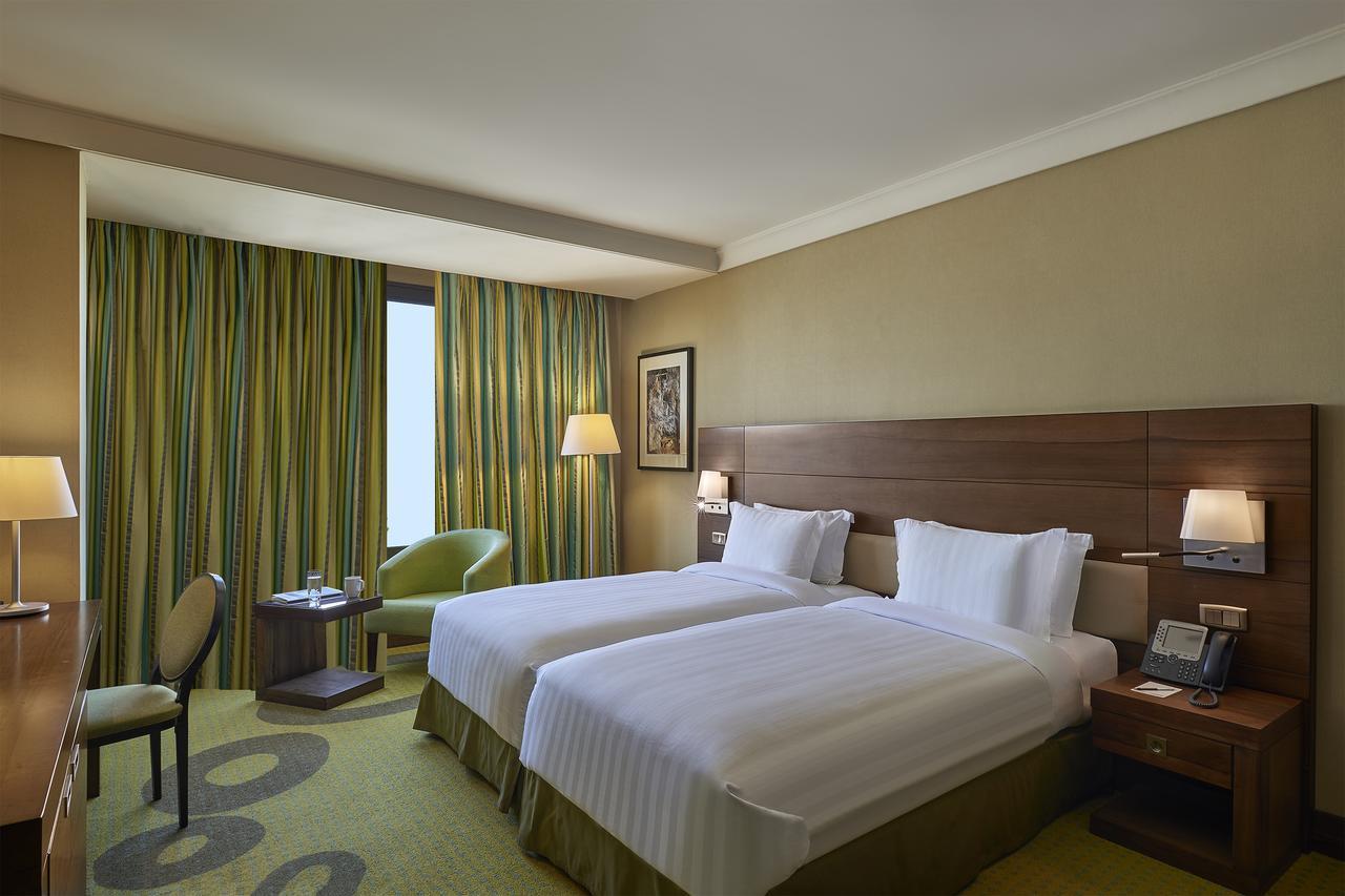 Safir Fintas Hotel Kuwait Koeweit Buitenkant foto A room at the hotel