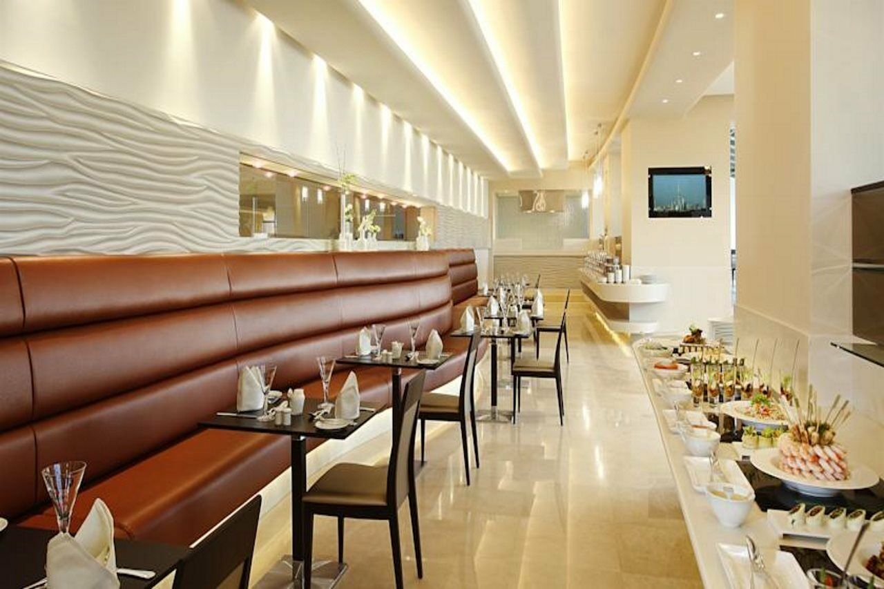 Safir Fintas Hotel Kuwait Koeweit Buitenkant foto The restaurant